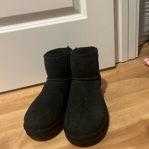 Like new black UGGS. Size 7.